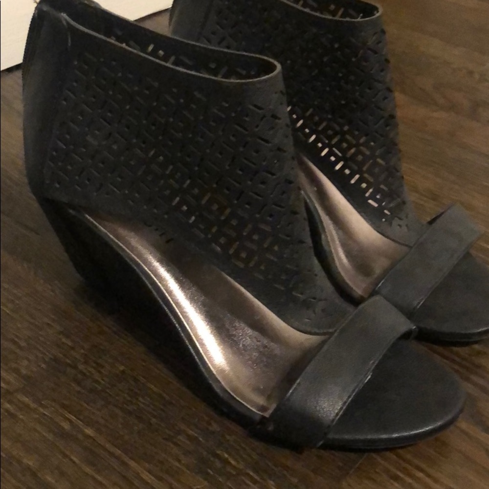 Black Wedges - Picture 2 of 3